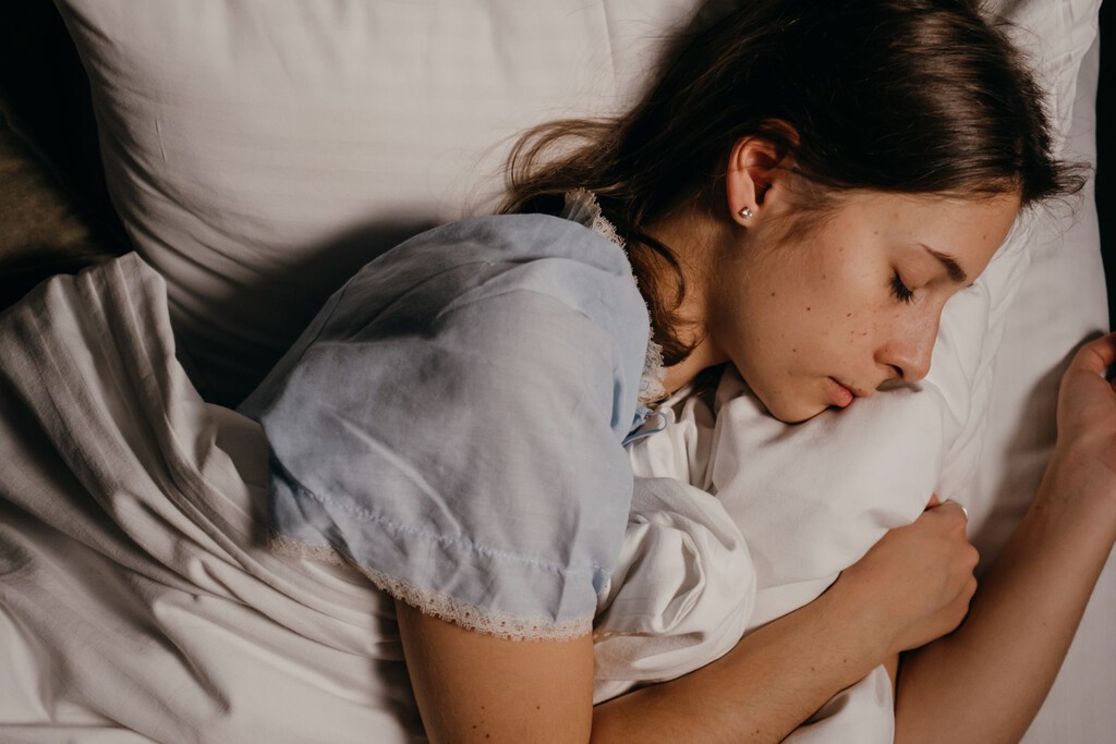 Melatonina vs. Magnesio para el Insomnio: Un Análisis Científico de su Eficacia y Combinación