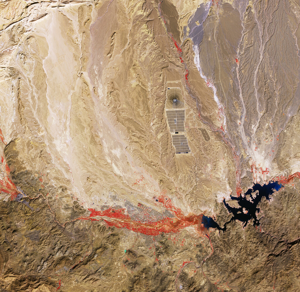 Descubriendo el Misterio de la Enorme Mancha Roja Capturada por Satélite en Marruecos
