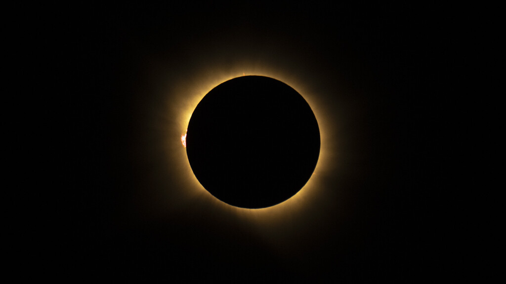 El misterioso punto rojo observado durante el eclipse solar: una explicación científica