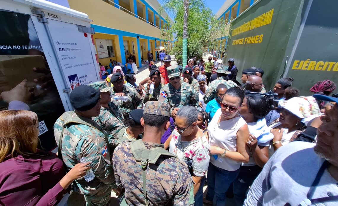 Jornada de Asistencia Social Beneficia a Residentes de San Juan con Apoyo de DGDC y Ejército RD