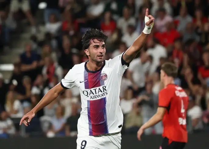 Ferran Torres Anota un Doblete en su Debut con el PSG
