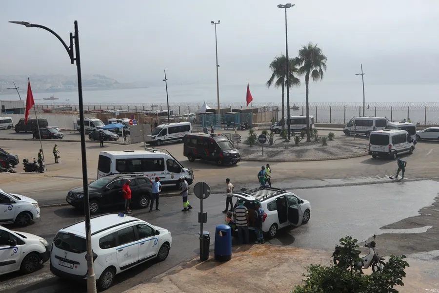 Normalidad Restablecida en la Frontera Marruecos-Ceuta Tras Crisis Migratoria con Decenas de Víctimas