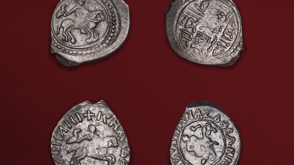 Descubren un tesoro de 2.600 monedas de plata del siglo XV en Kolomna, Rusia