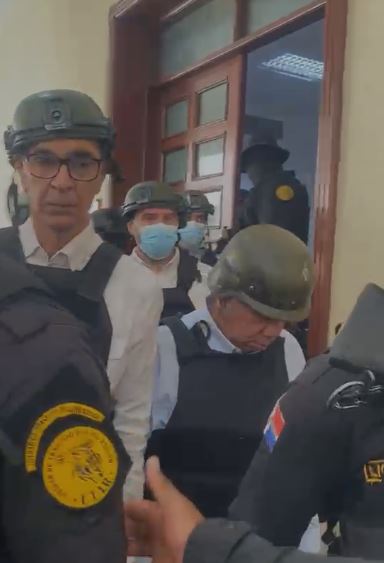 Santiago Hazim comparece ante el tribunal con evidentes dificultades físicas por el caso SeNaSa