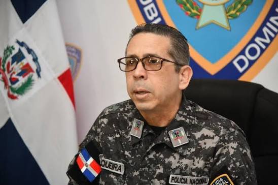 Hombre se entrega a la policía en investigación por muerte de mayor de la FARD