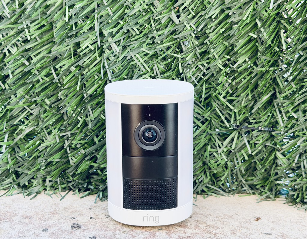 Análisis de la Ring Spotlight Camera: Seguridad Inteligente con un Costo Adicional