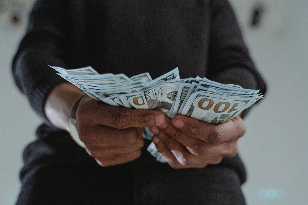 El aumento global de millonarios y su distribución en España: un análisis de la riqueza