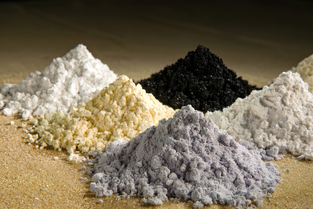 China Modifica su Estrategia de Exportación de Minerales Críticos, Optando por Retrasos Aduaneros Selectivos