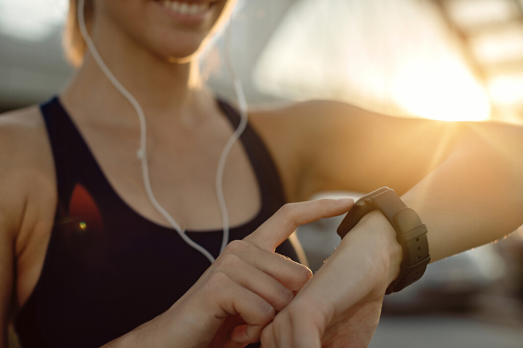 El uso de relojes deportivos y smartbands como estrategia contra la distracción digital