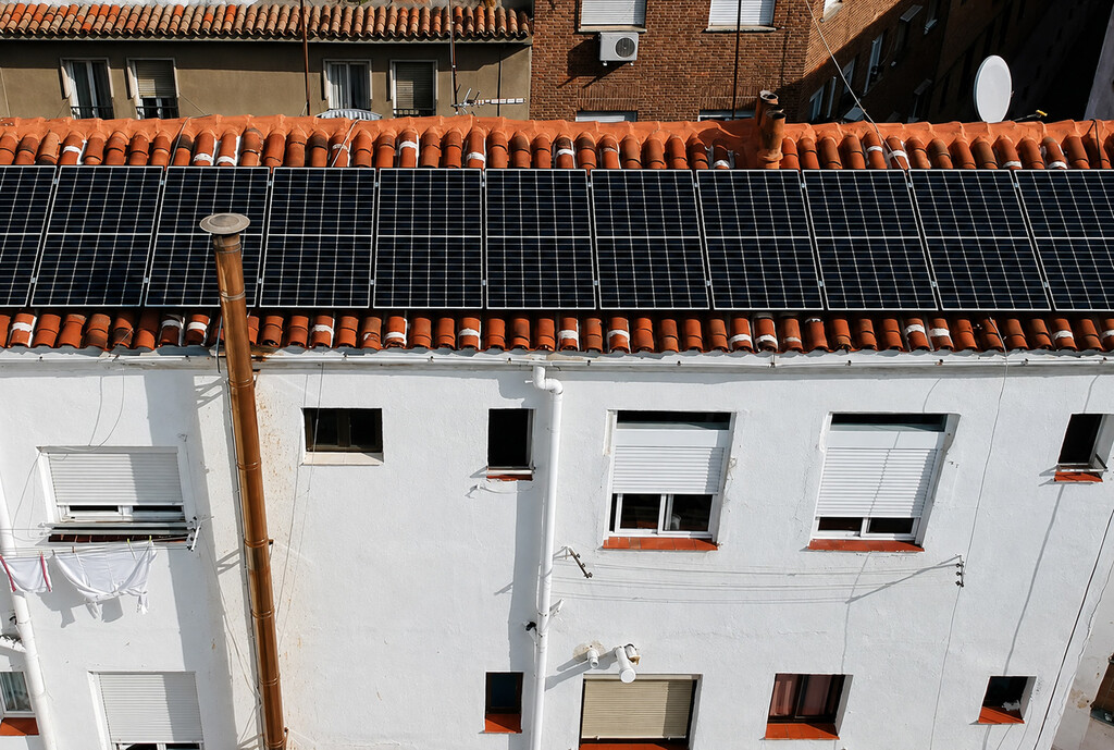 España logra récord en producción solar, pero desperdicia un 11% de la energía generada