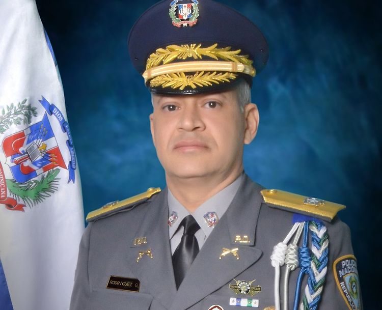 Presidente Abinader nombra a Ernesto Rodríguez García como nuevo director de la Policía Nacional