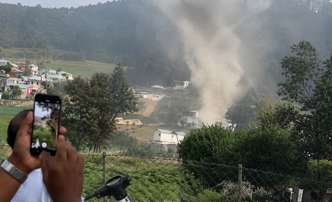 Poderoso Remolino Impacta Constanza, Ocasionando Daños Materiales en Viviendas