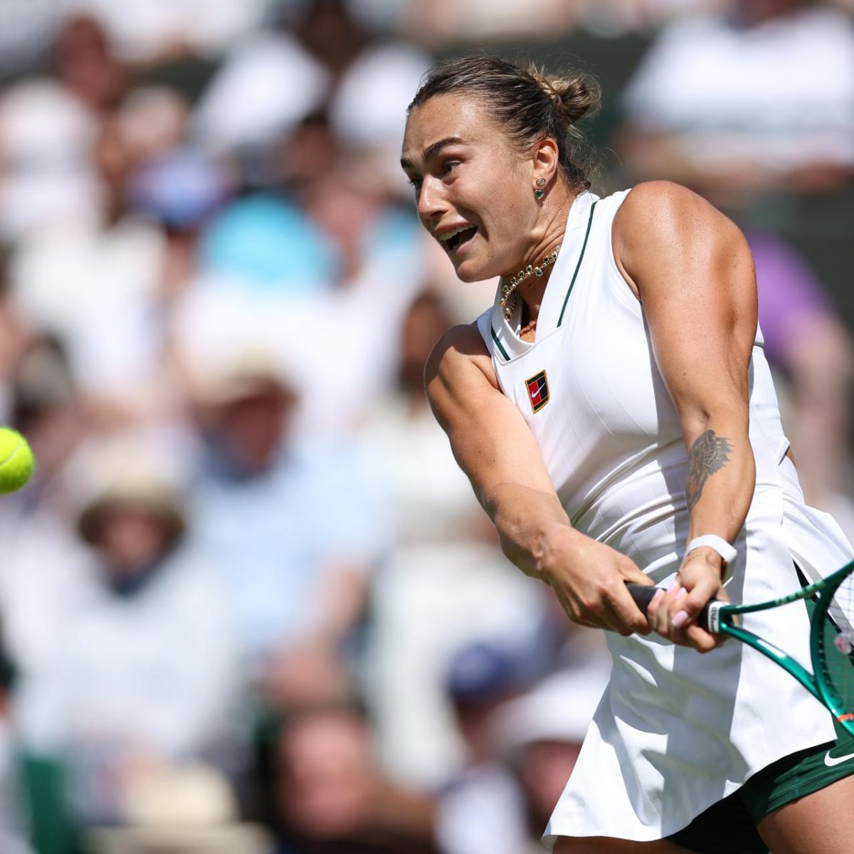 Sabalenka, Gauff, Auger-Aliassime y Fritz Avanzan en Cincinnati; Medvedev Eliminado Tras Altercado