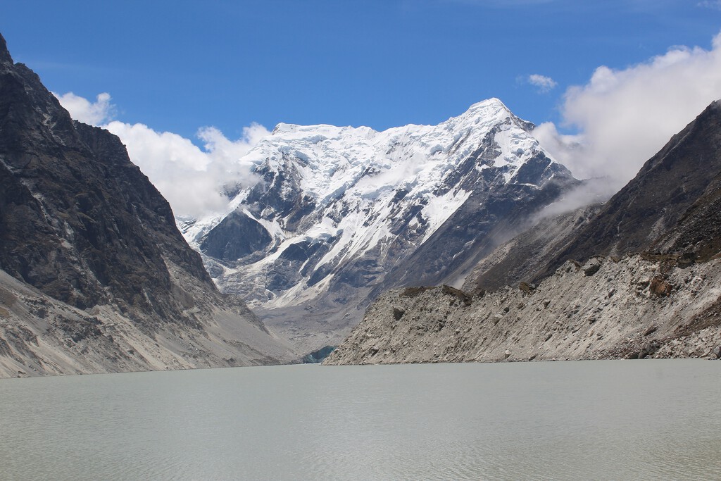 El desastre de Nepal: Una avalancha de hielo y roca, no un terremoto, revela un peligro latente en los glaciares del Himalaya