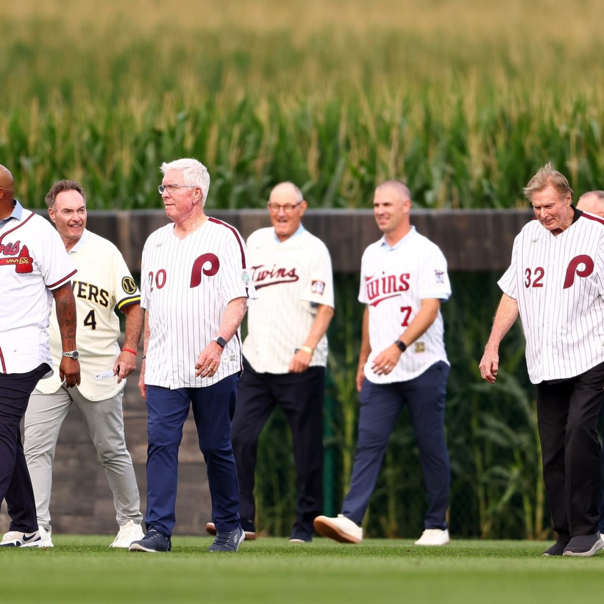 Grandes Figuras del Béisbol Asisten al Evento ''Field of Dreams''