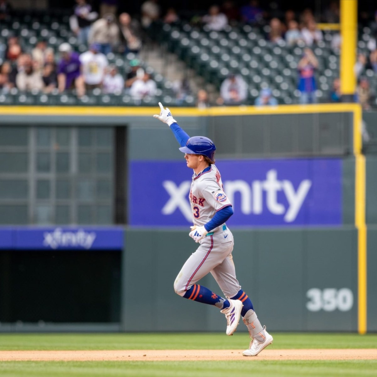 Carson Benge de los Mets Logra Hazaña Histórica con Dos Asistencias en Home contra los Padres