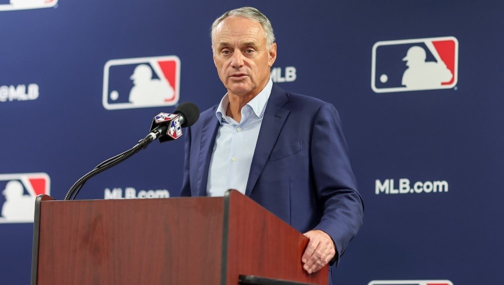 MLB Propone Novedades para Estabilizar Rosters y Mejorar la Conexión con Aficionados