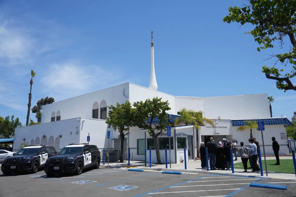 Adolescente Enfrenta Cargos por Asesinato Tras Transmitir Ataque en Mezquita de San Diego