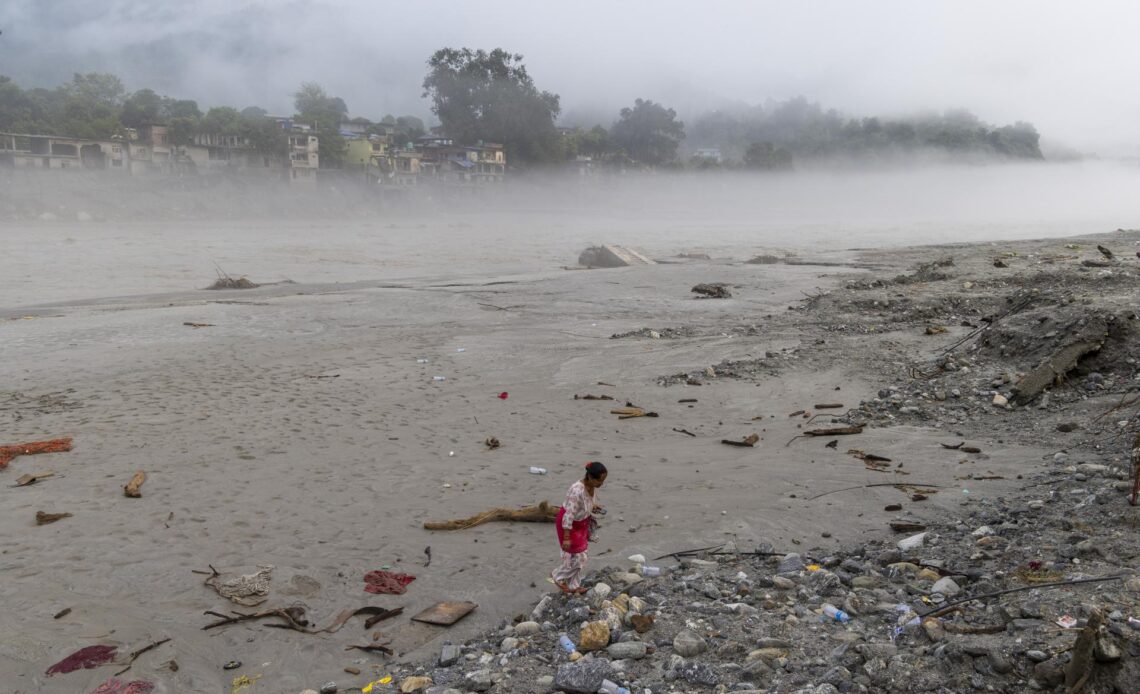 Nepal: Cerca de 1.400 Víctimas Mortales Confirmadas y Más de 4.000 Desaparecidos Tras Inundaciones