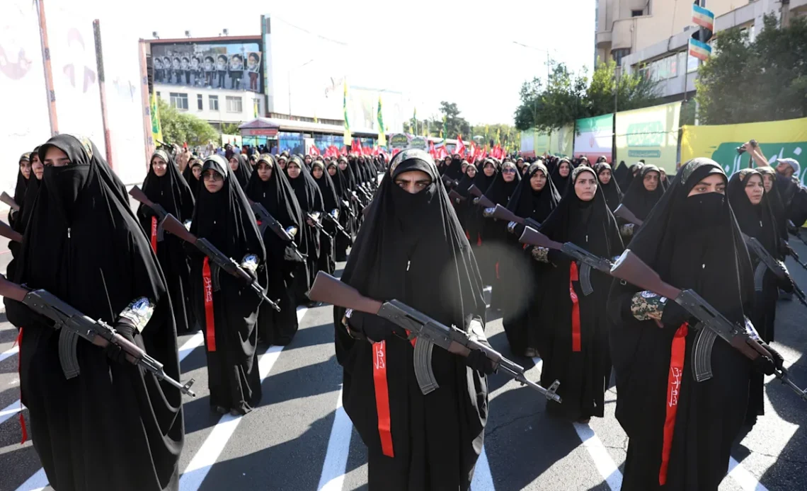 Masiva Convocatoria en Desfile Militar Iraní en Teherán
