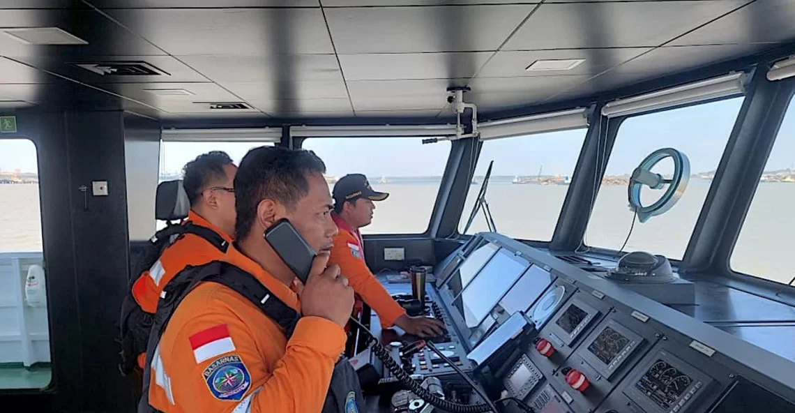Ferry naufraga en Indonesia: Seis fallecidos y 130 personas aún sin localizar