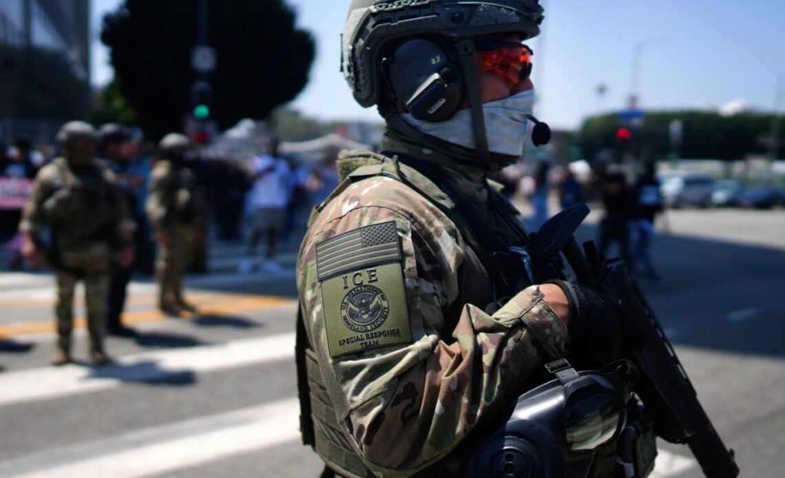 Ciudadano Americano Herido por Agentes de ICE Tras Confusión de Identidad
