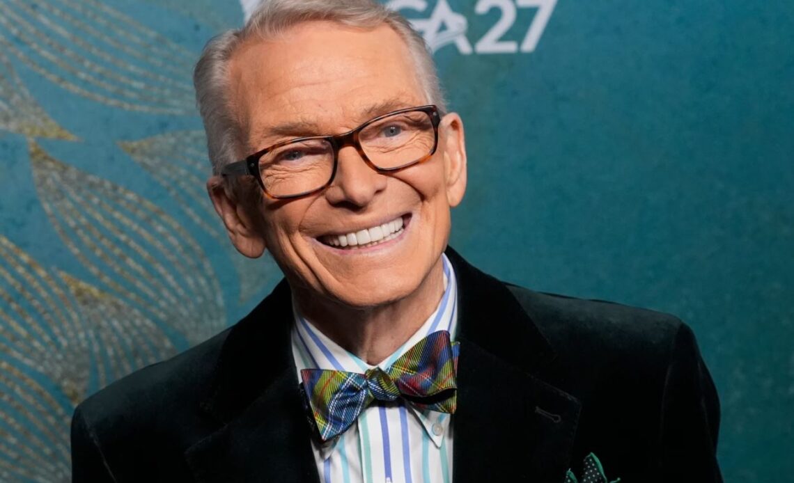 Fallece Bob Mackie, el icónico diseñador que vistió a figuras como Marilyn Monroe, Madonna y Cher, y definió el glamour setenter