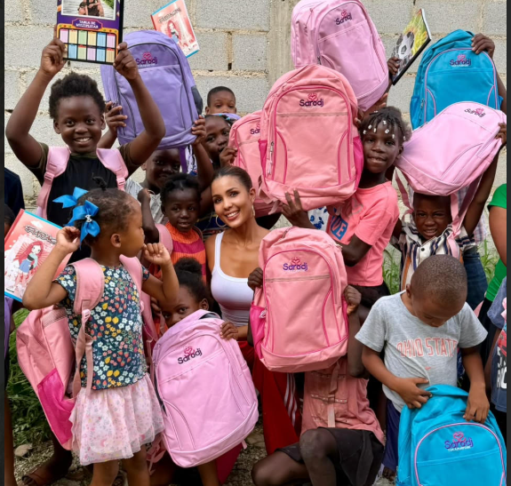 Sarodj finaliza la fase inicial de entrega de útiles escolares, beneficiando a casi 300 niños