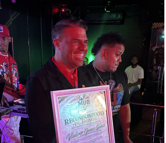 Vladimir Gómez Recibe Reconocimiento por su Contribución a la Cultura y el Talento de Bonao