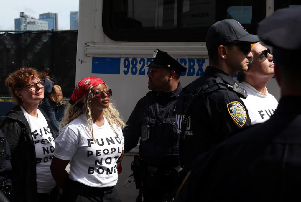 Actrices Susan Sarandon y Hannah Einbinder Detenidas en Protesta Anti-Netanyahu en Nueva York