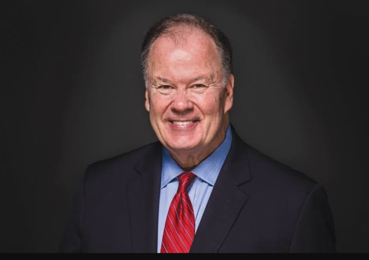 Fallece Dennis Haskins, el icónico director Belding de ''Salvados por la campana'', a los 75 años