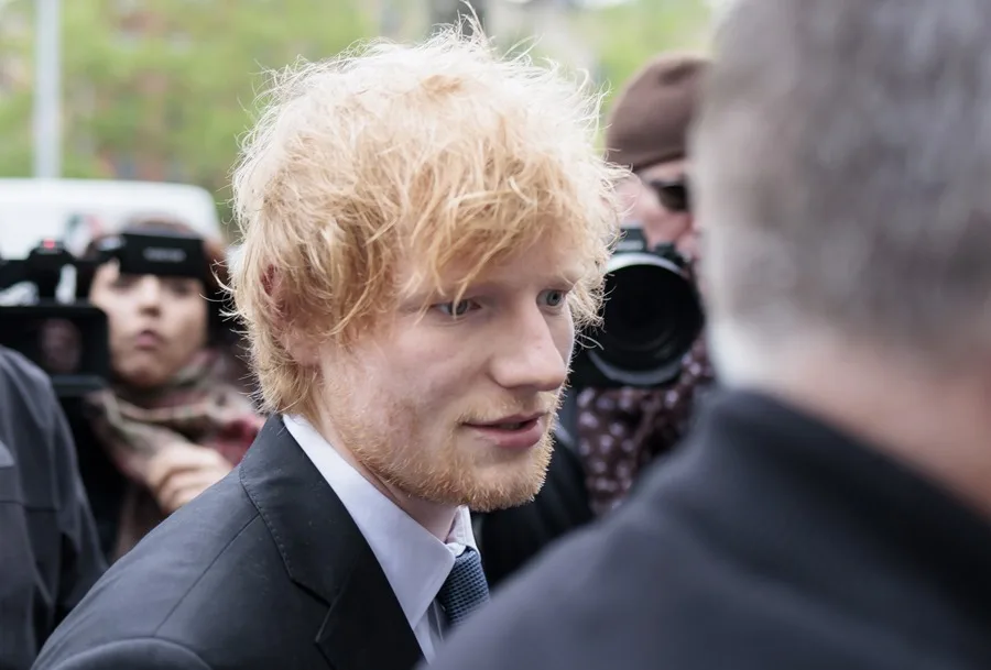 Protesta convocada contra el propietario del Gillette Stadium por la exclusión de Macklemore de la gira de Ed Sheeran