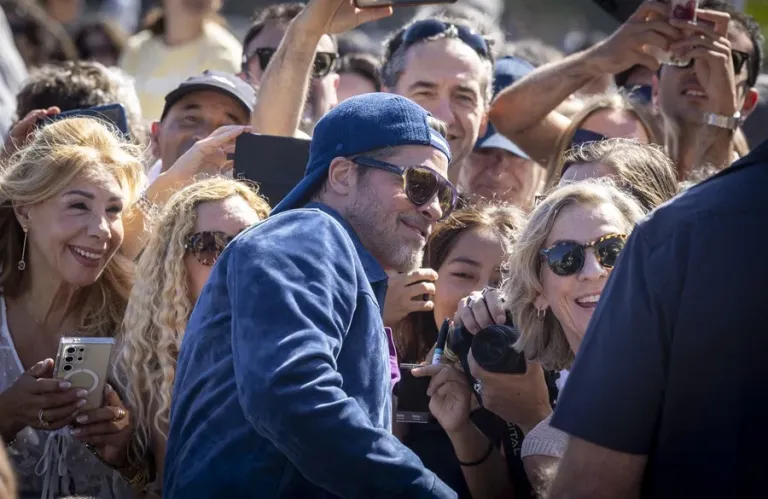 Brad Pitt Causa Revuelo en San Sebastián con Media Hora de Interacción con Fans