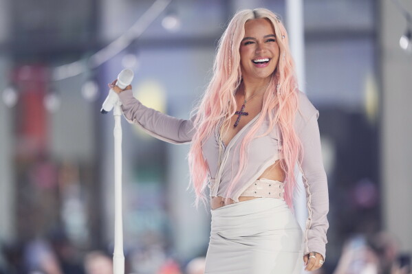 Karol G, Mon Laferte y Kany García Lideran Nominaciones en la Edición 27 de los Latin Grammy