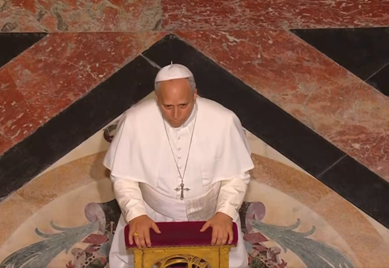 El Papa León XIV Realiza una Concurrida Entrada a la Catedral de Notre Dame