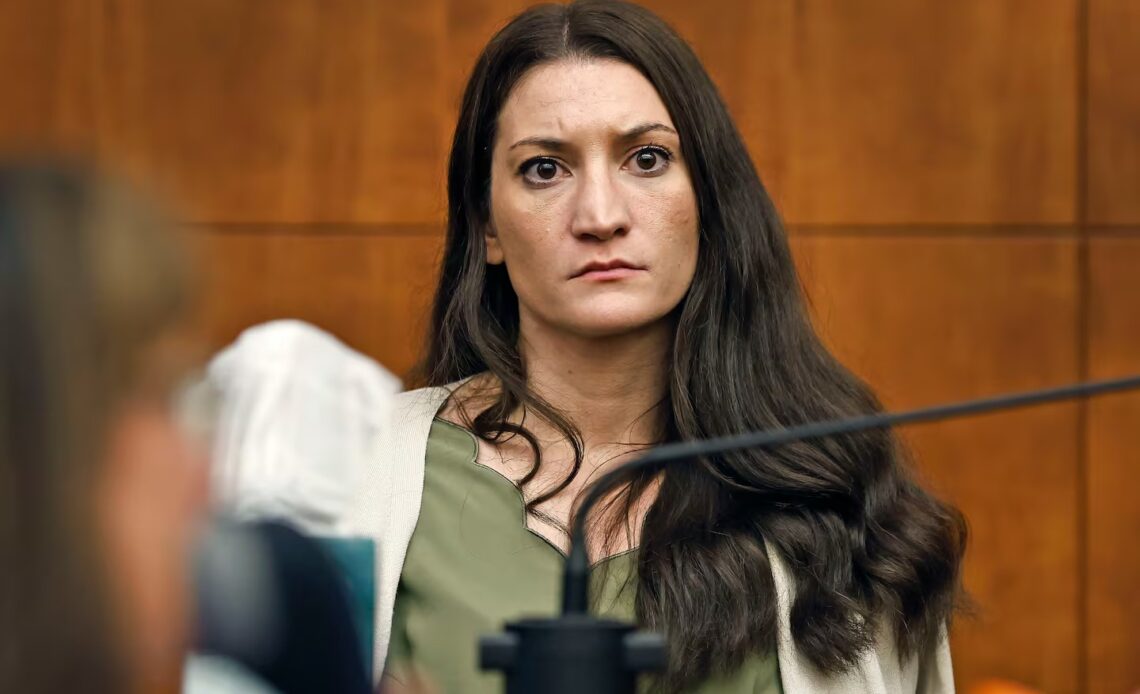 Mujer de Illinois Implicada en Asesinato de su Hijo Monitoreaba Caso Similar de Lindsay Clancy