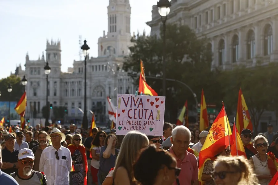 Masiva movilización en Madrid en respaldo a Ceuta y con demanda de elecciones anticipadas