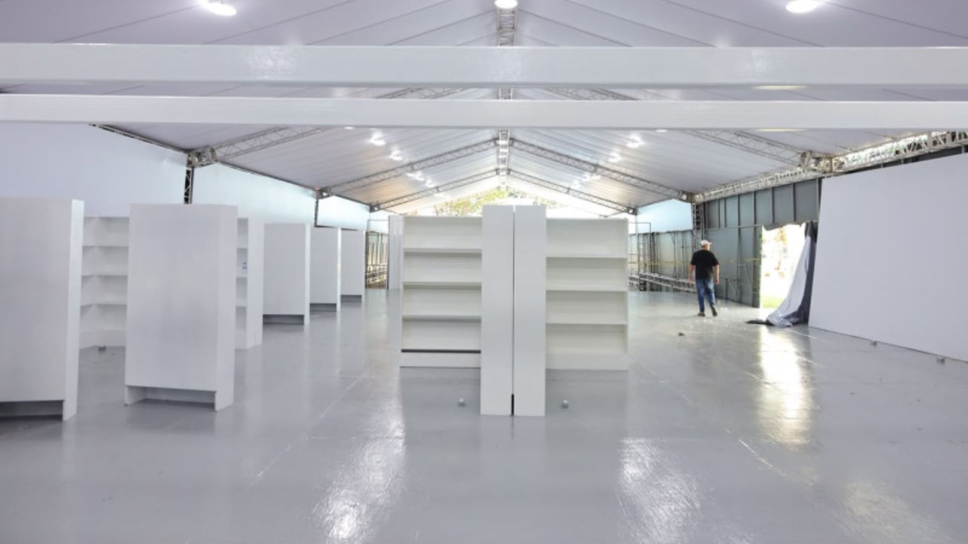 Detalles Finales para la Inauguración de la Feria Internacional del Libro 2026