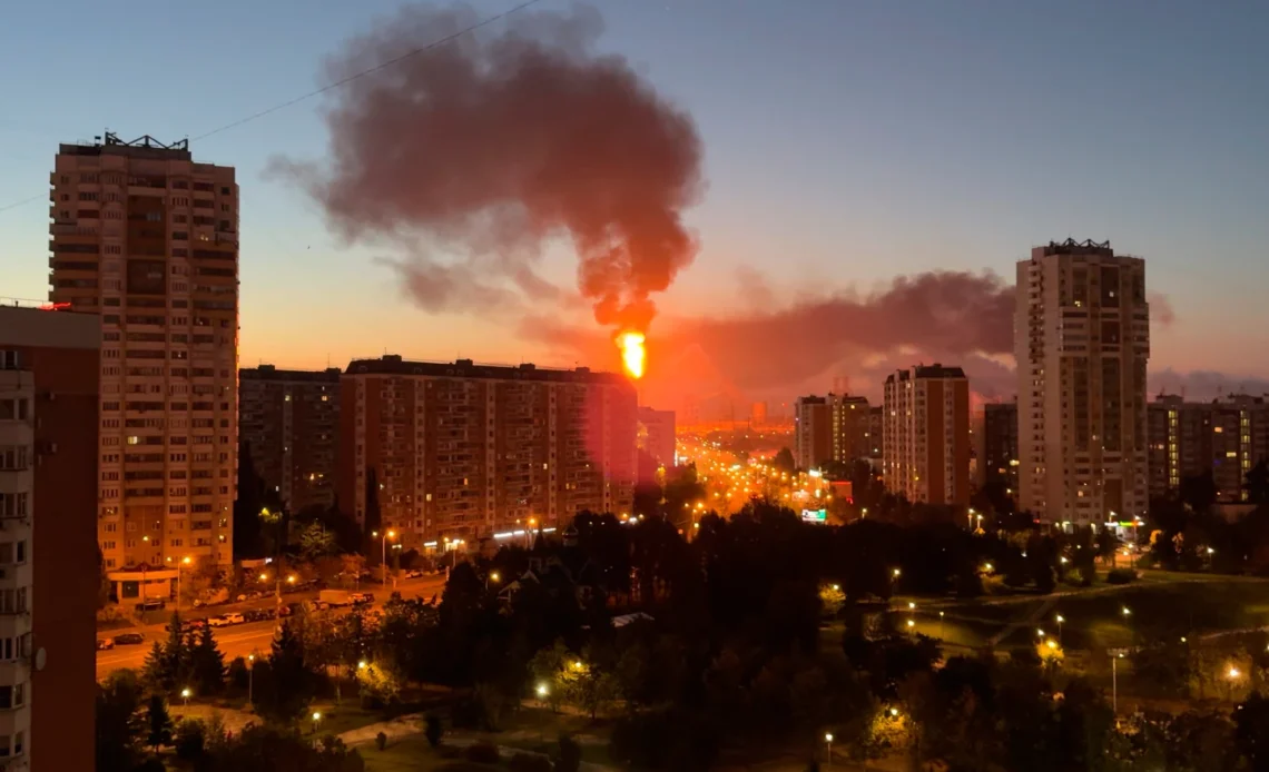 Ucrania Lanza Ataque Masivo con Drones contra Rusia, Impactando Objetivos en Moscú