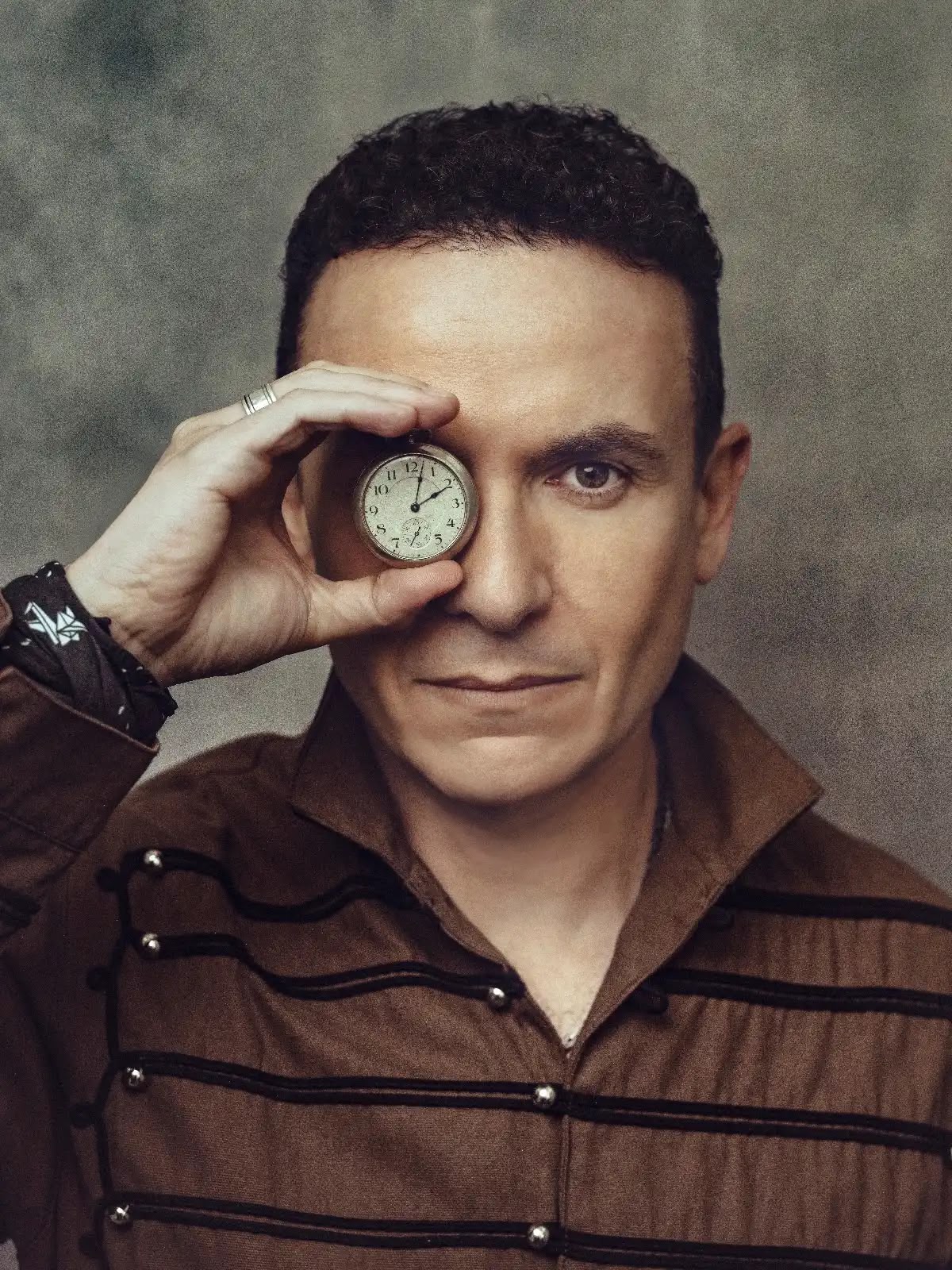 Fonseca y Juanes Lideran el Listado Pop RD con su Éxito “Antes que el tiempo se vaya”