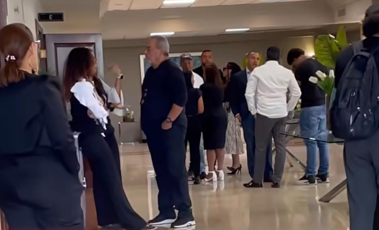 Figuras destacadas del arte y la comunicación asisten al velatorio de Elisabeth Ruiz en la Funeraria Blandino