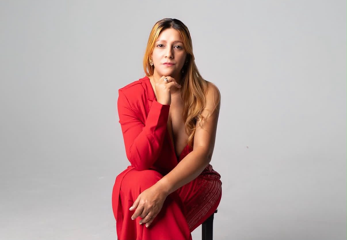 Julissa Morel Nominada a Comentarista de Opinión en los Premios La Flor 2026