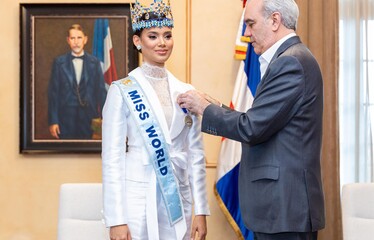 El presidente Abinader condecora a Joheirry Mola con la Medalla al Mérito Civil
