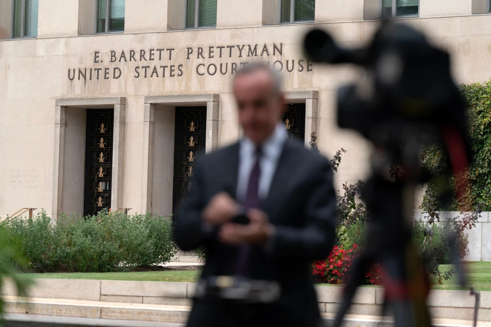 Juez Federal Restablece el Acceso a la Casa Blanca para CNN, MS NOW y Politico, Bloqueando Veto Presidencial