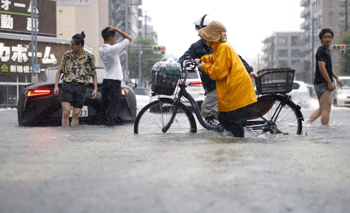 Fallecido y Decenas de Heridos en Japón por Lluvias Torrenciales y Deslizamientos
