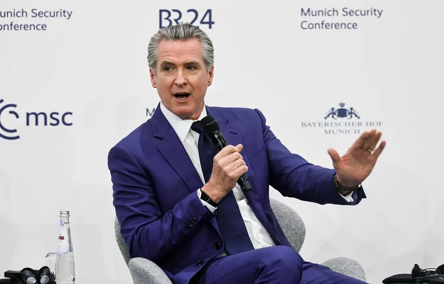 Gavin Newsom No Competirá por la Presidencia en 2028 si Kamala Harris Presenta su Candidatura