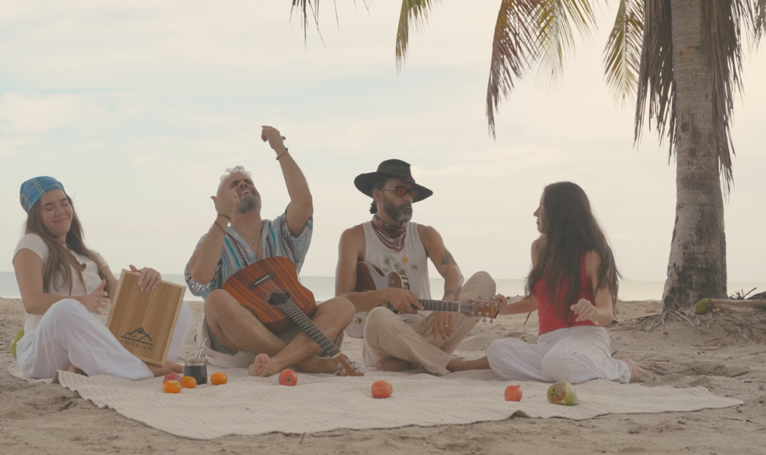 Daniel Santacruz y EliaCiM Lanzan ''Repetir'', una Kizomba que Fusiona Sensualidad y Deseo