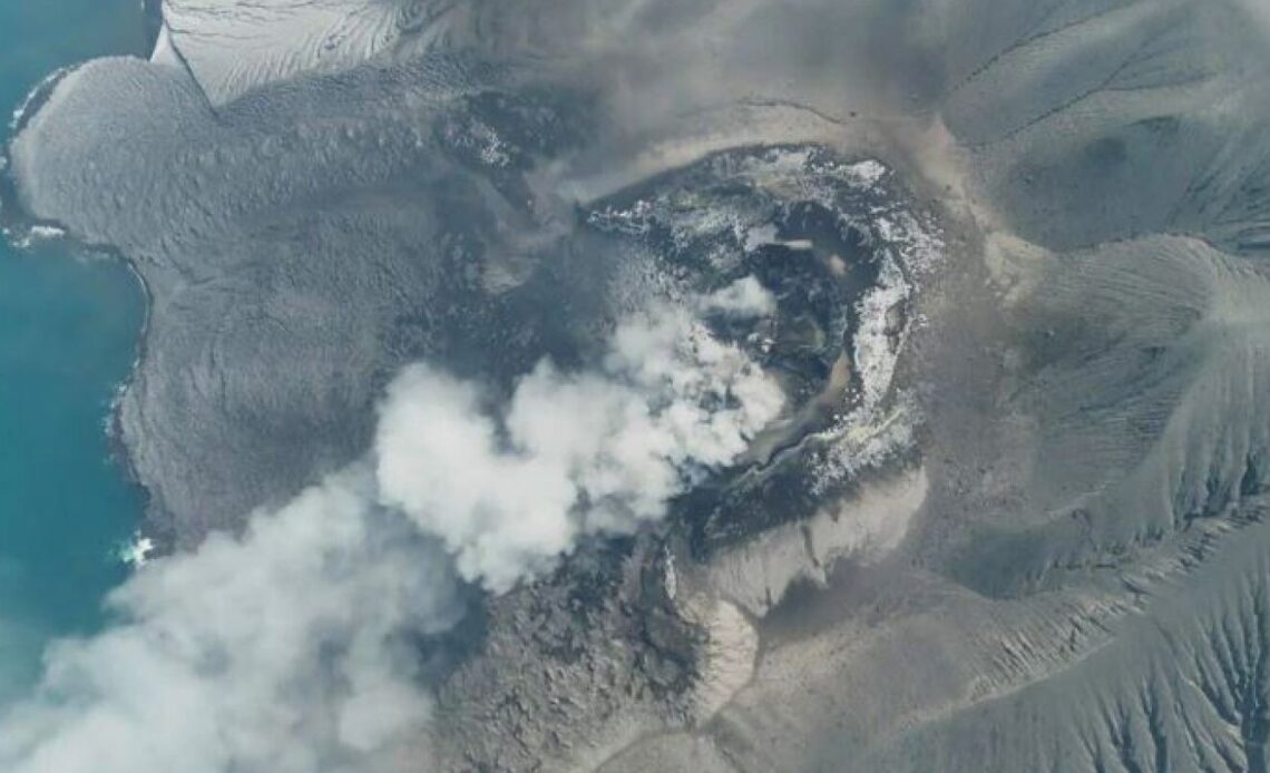 Erupción del volcán Anak Krakatau en Indonesia: Implicaciones y Respuesta