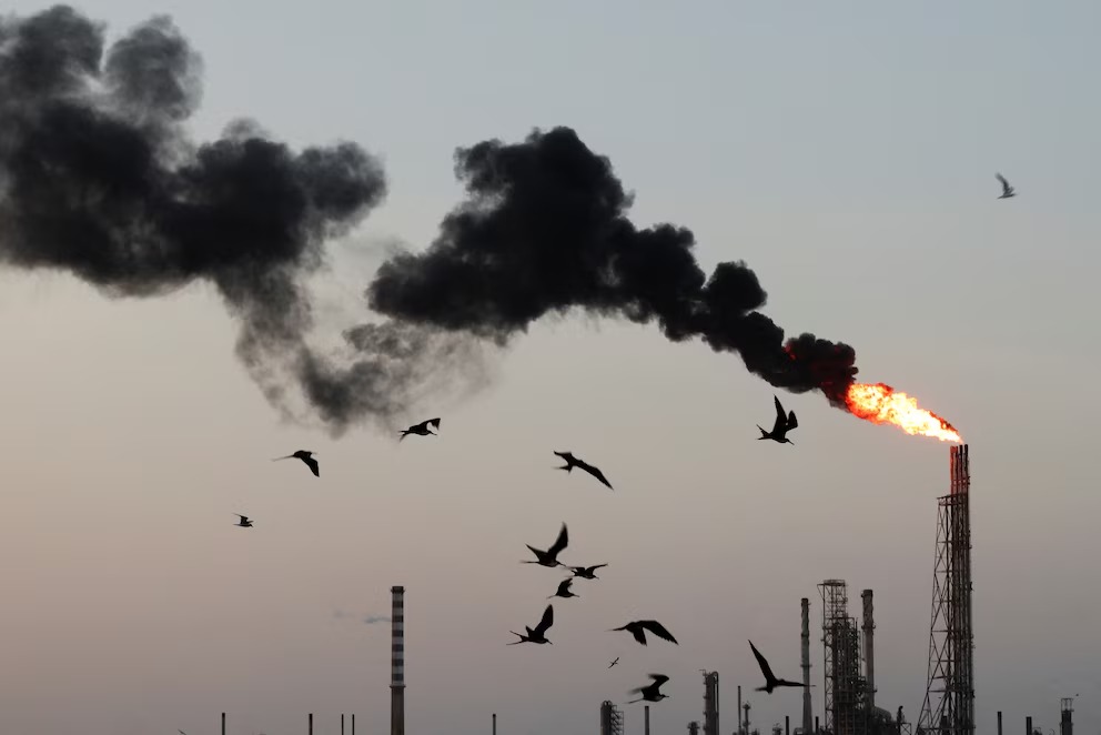 El Precio del Petróleo Supera los ? por Barril Ante la Escalada de Tensiones entre Estados Unidos e Irán