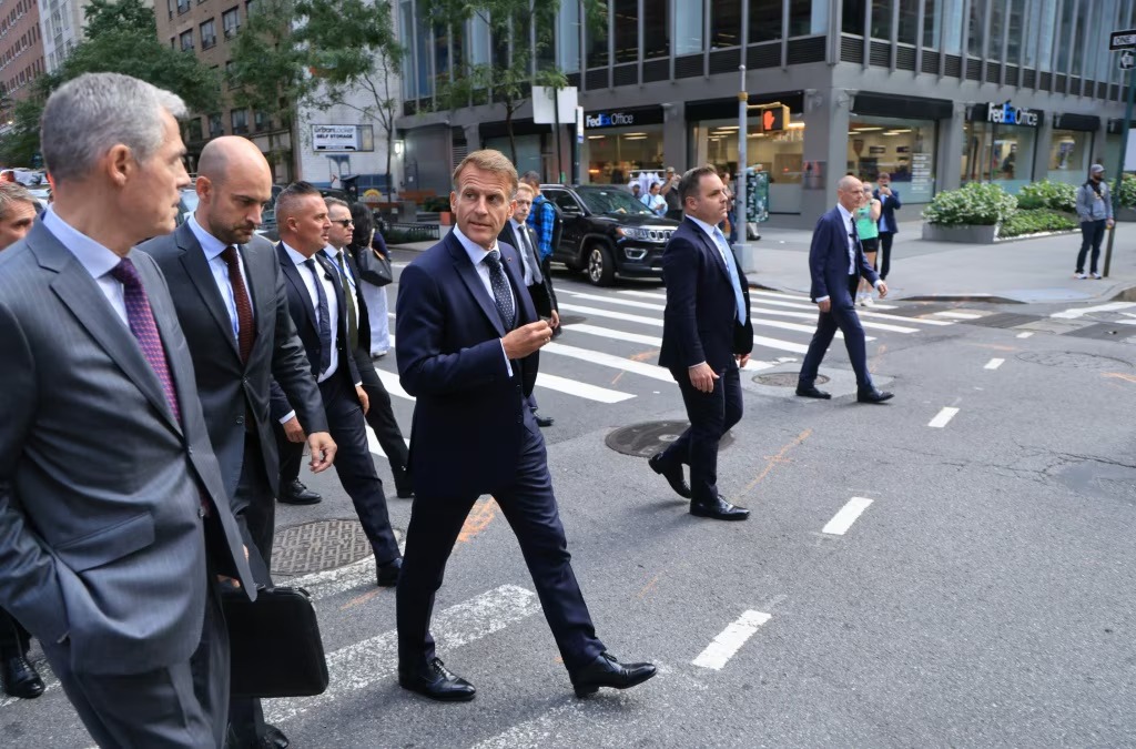 Macron Camina por Manhattan para Reunirse con Trump en Nueva York
